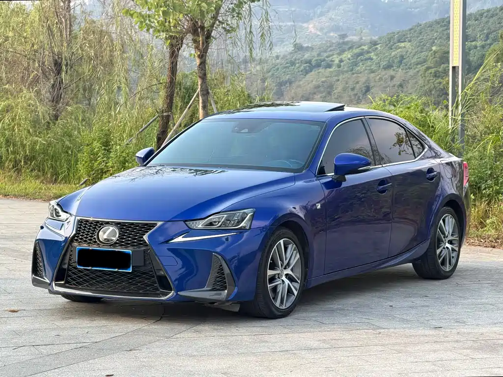 Lexus IS