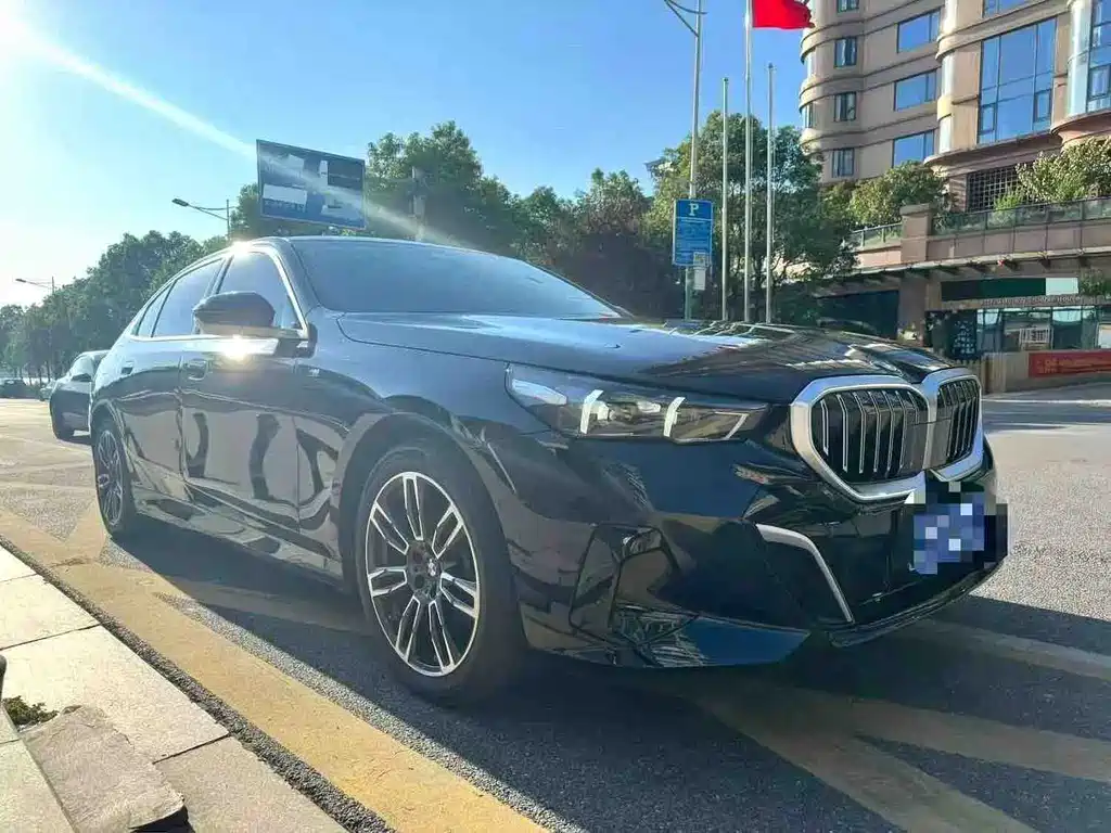 BMW 5 Series — миниатюра 2