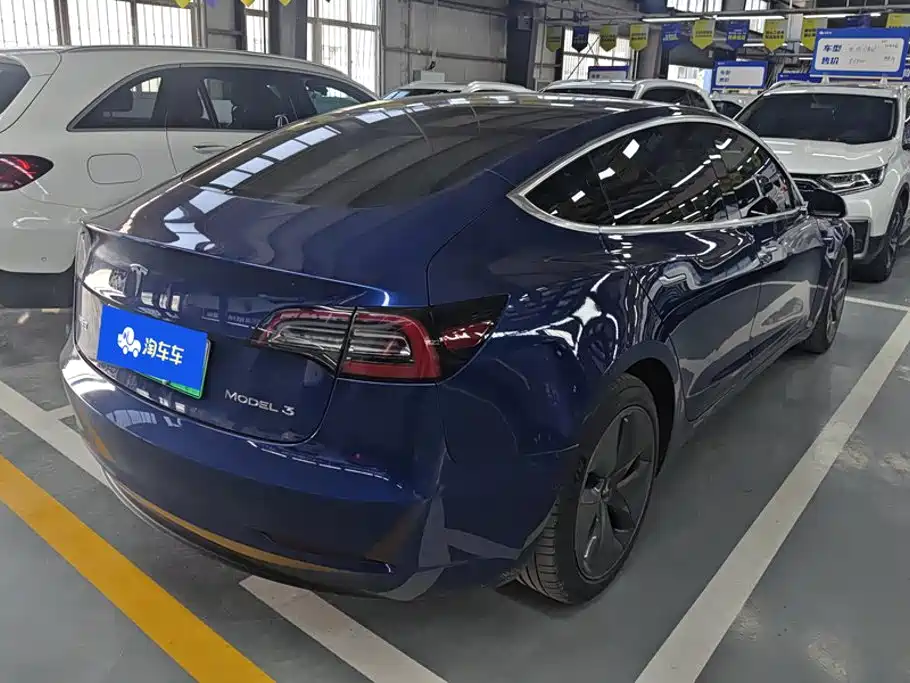 Tesla Model 3 — миниатюра 3