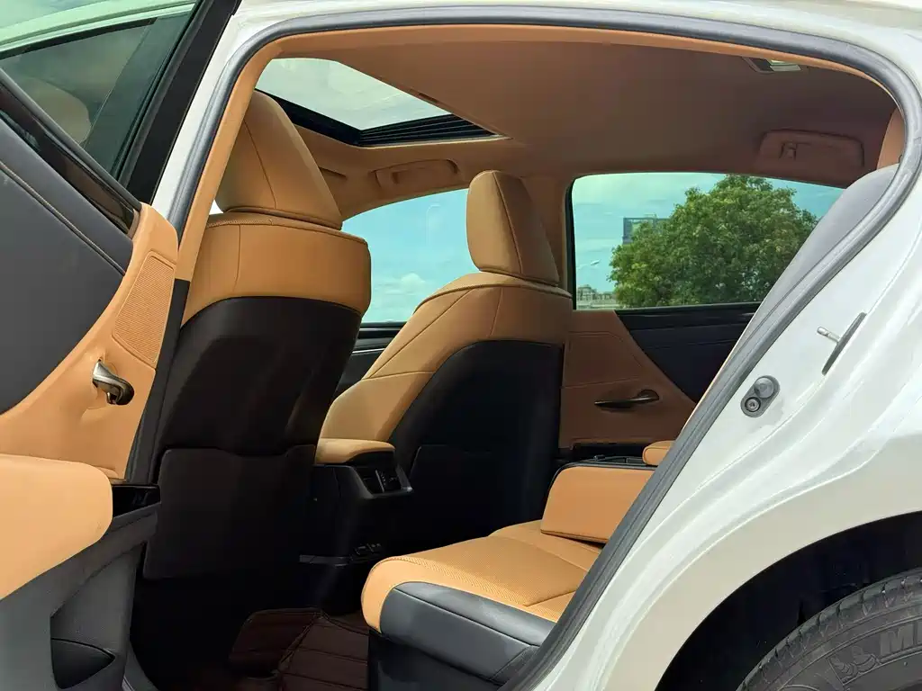 Lexus ES — миниатюра 6