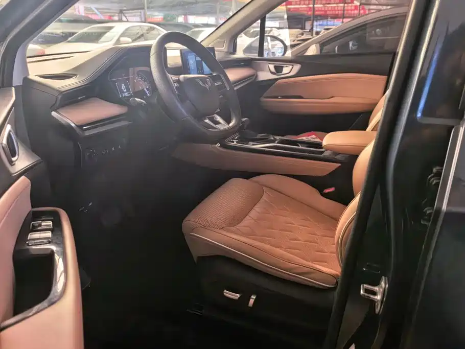Wuling Jiachen — миниатюра 9