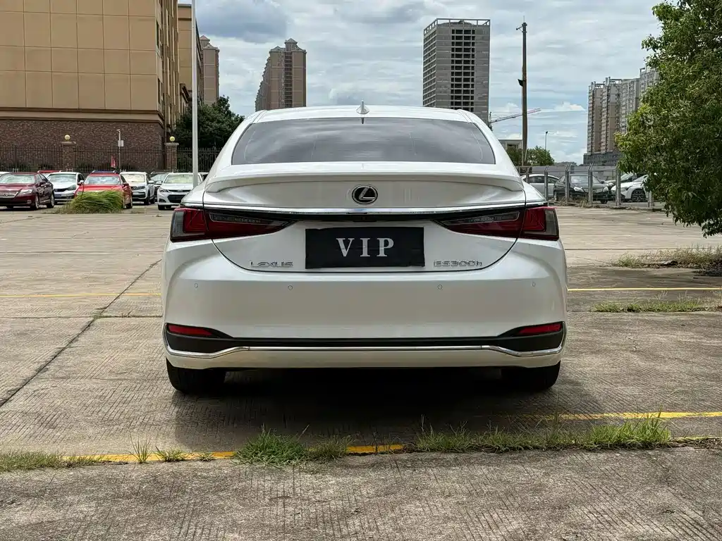 Lexus ES — миниатюра 9