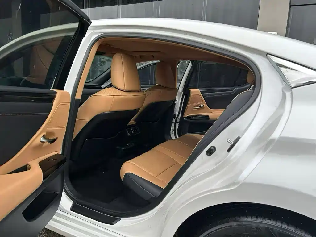 Lexus ES — миниатюра 6