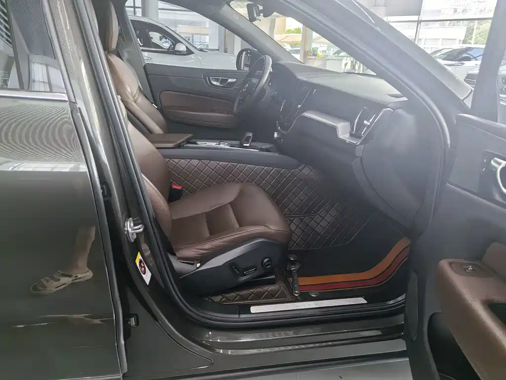 Volvo XC60 — миниатюра 12
