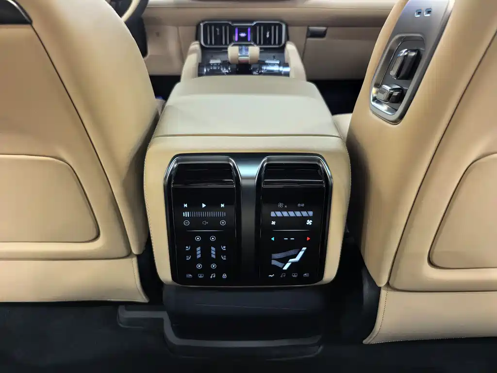 Fangchengbao Leopard 8 8 2025 Flagship 7 мест