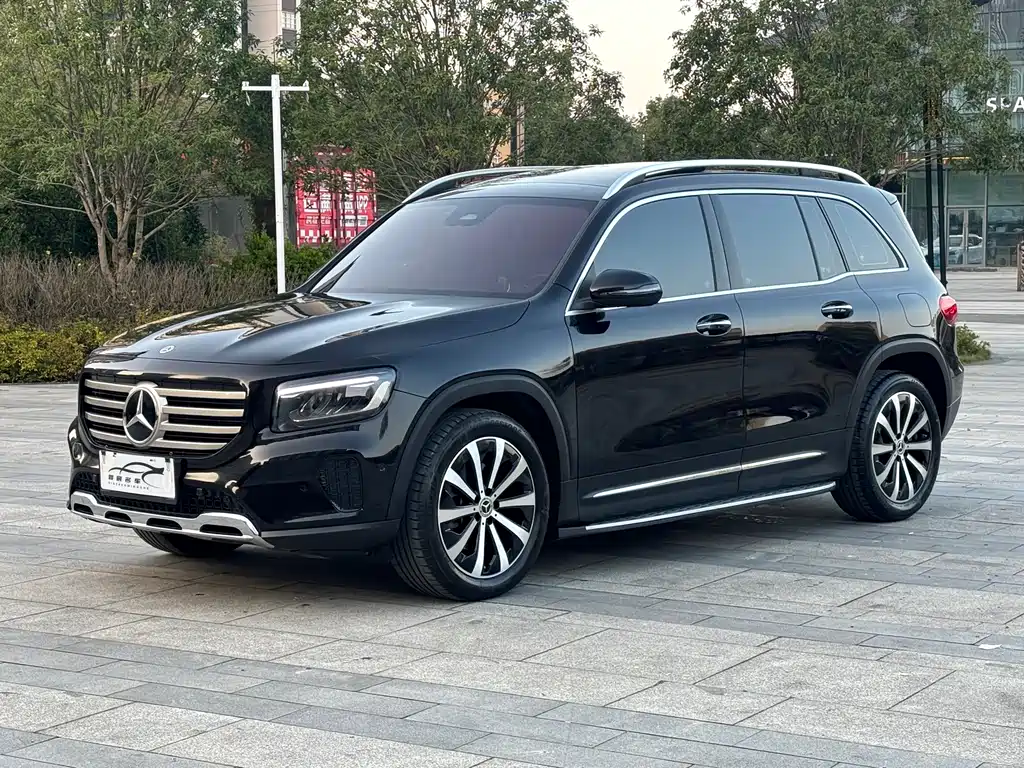MERCEDES-BENZ GLB