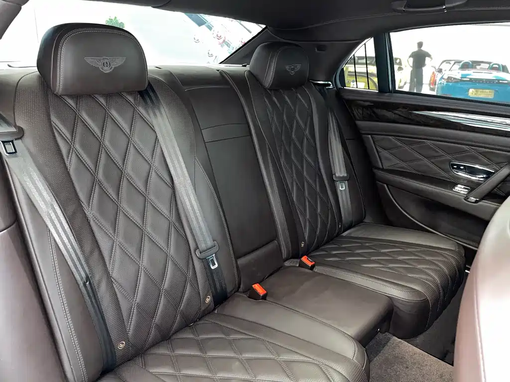 Bentley Flying Spur — миниатюра 17