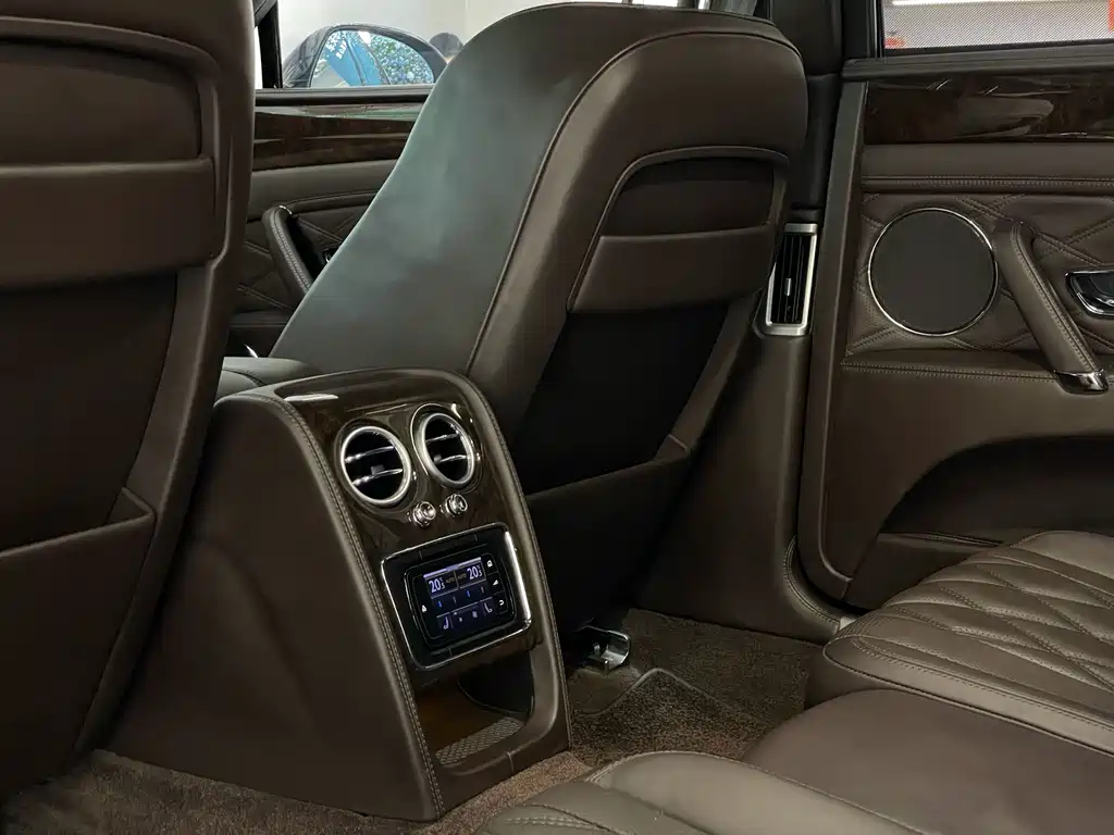 Bentley Flying Spur — миниатюра 23