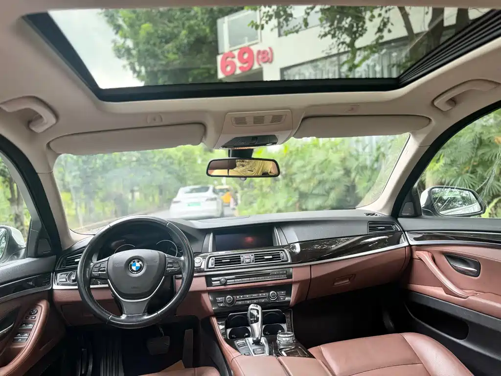 BMW 5 Series — миниатюра 8