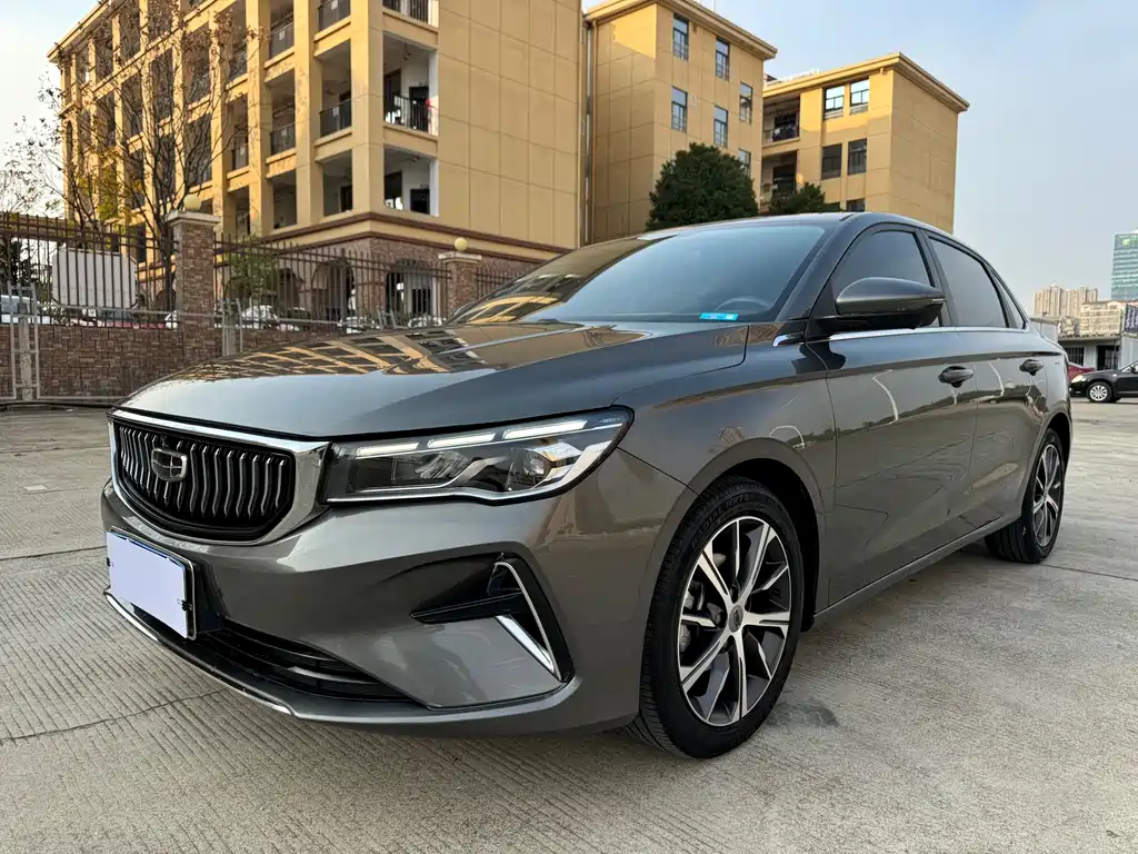Geely Emgrand 2022