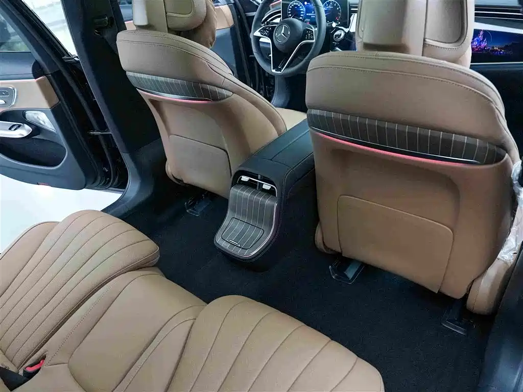 Mercedes-Benz E-Class — миниатюра 11