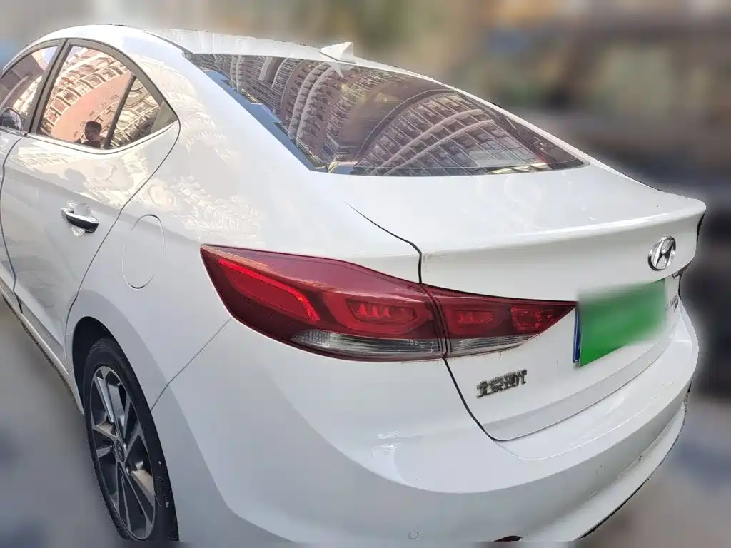 Hyundai Elantra — миниатюра 25
