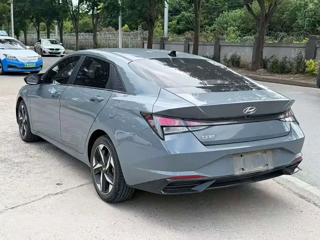 Hyundai Elantra — миниатюра 9