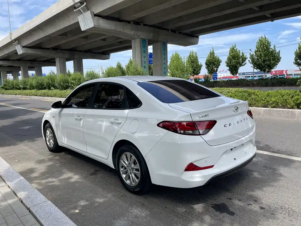 Hyundai Elantra — миниатюра 6