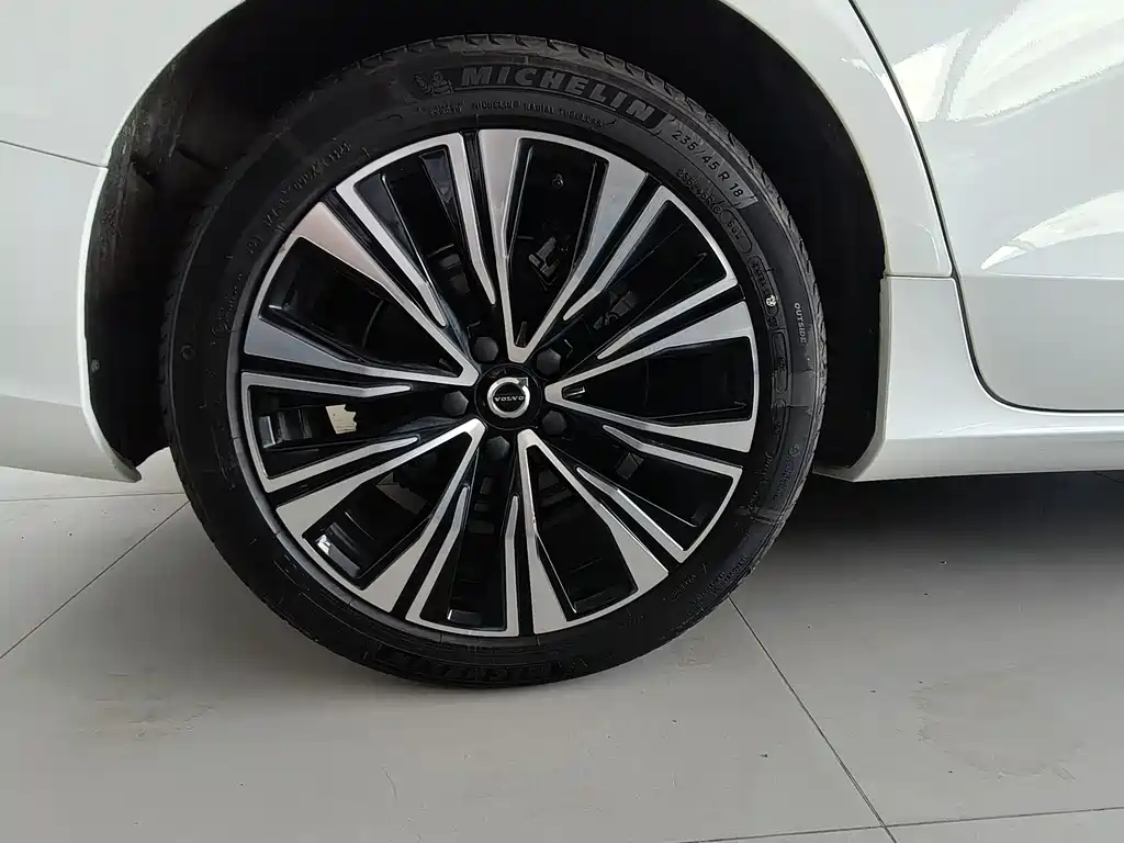 Volvo S60 2024 B4 Luxury