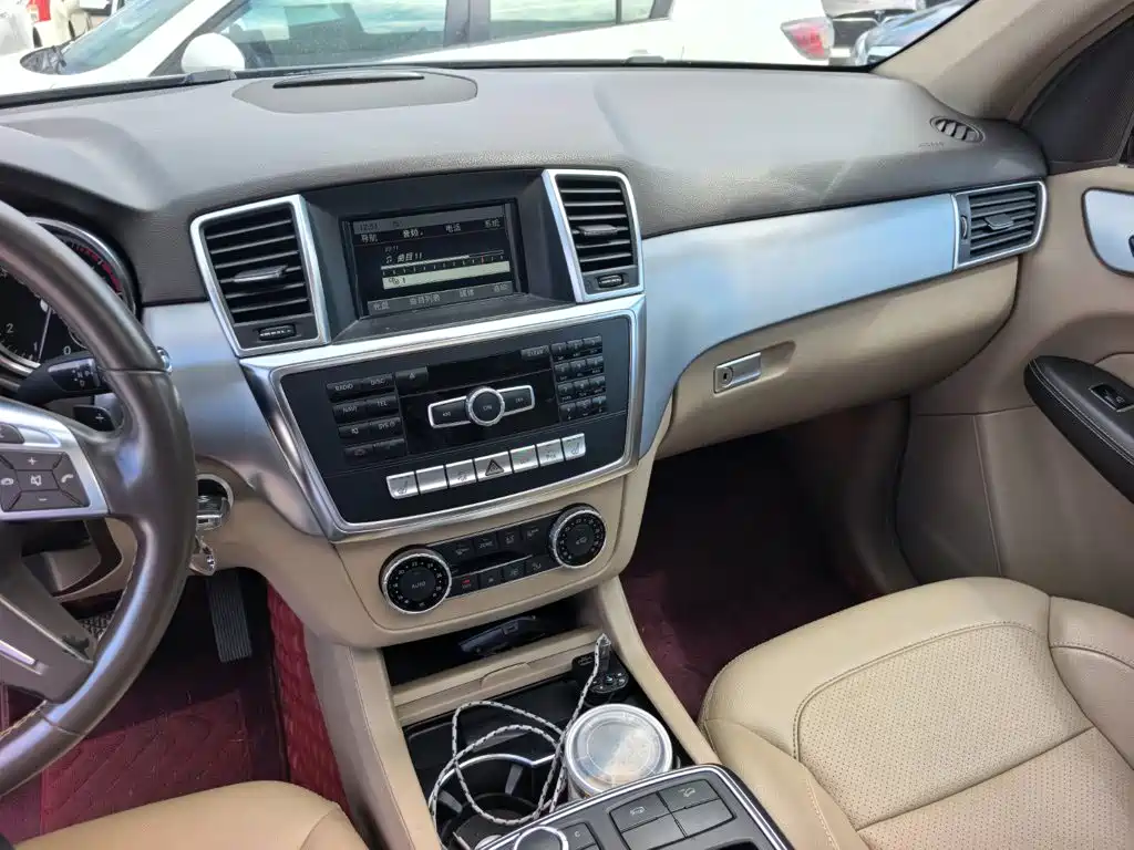 Mercedes-Benz M-Class — миниатюра 13