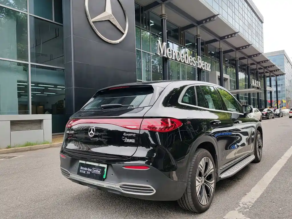 Mercedes-Benz EQE SUV — миниатюра 16