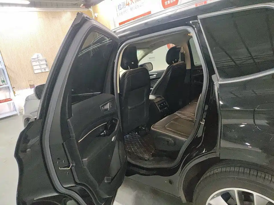 Ford Edge — миниатюра 6