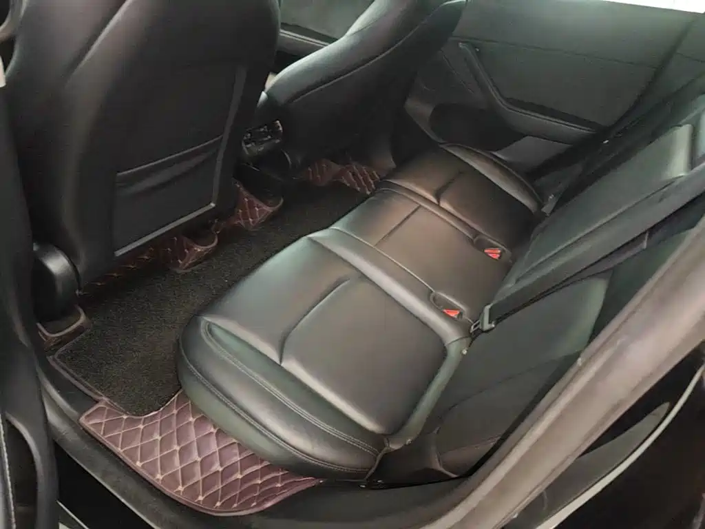 Tesla Model Y — миниатюра 17