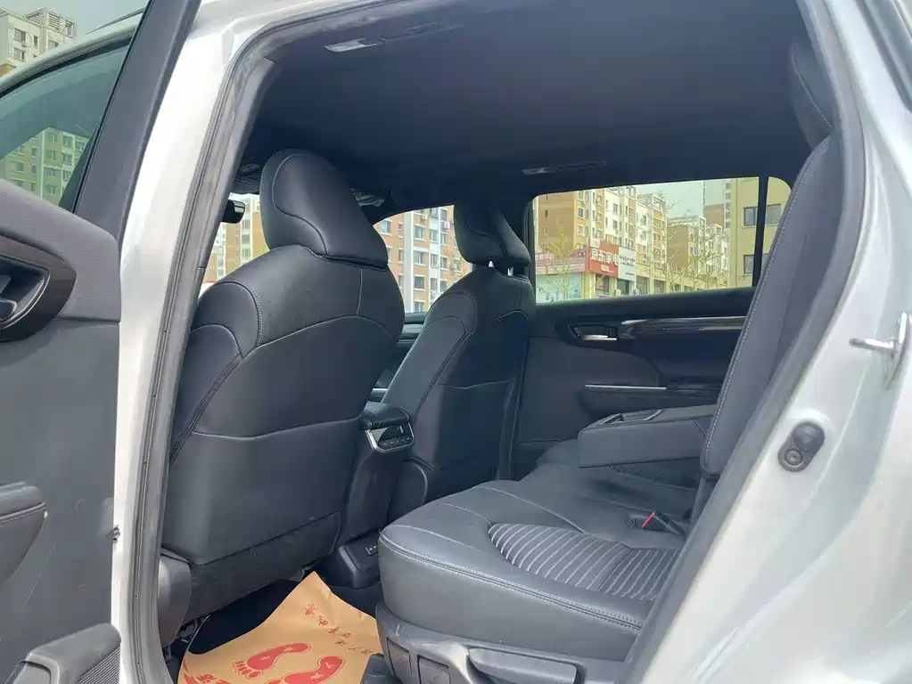 Toyota Crown Kluger — миниатюра 6