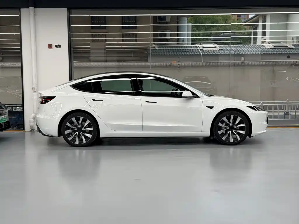 Tesla Model 3 — фотографии объявления, Фото 12