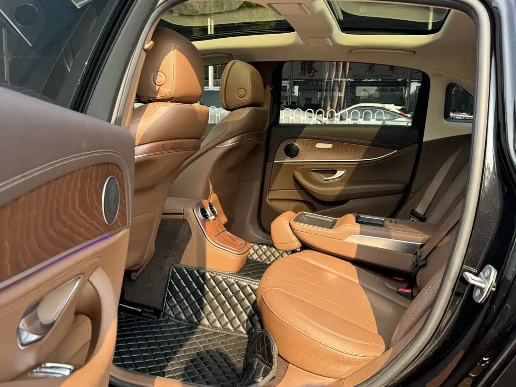 Mercedes-Benz E-Class — миниатюра 8