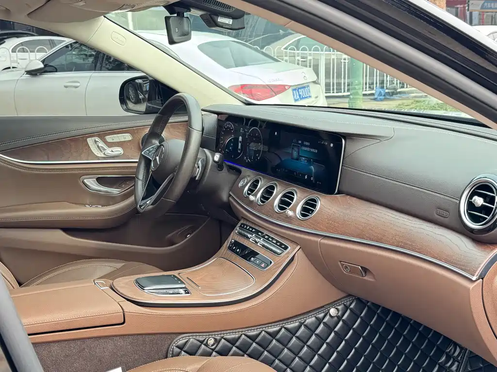 Mercedes-Benz E-Class — миниатюра 17