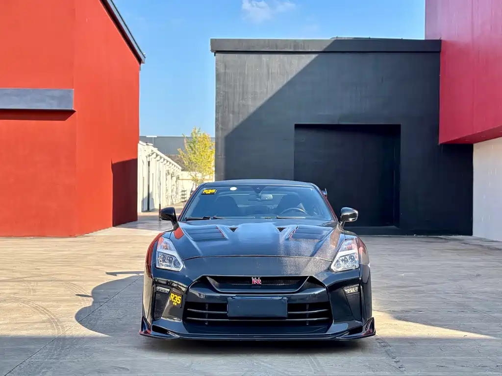 Nissan GT-R — миниатюра 2