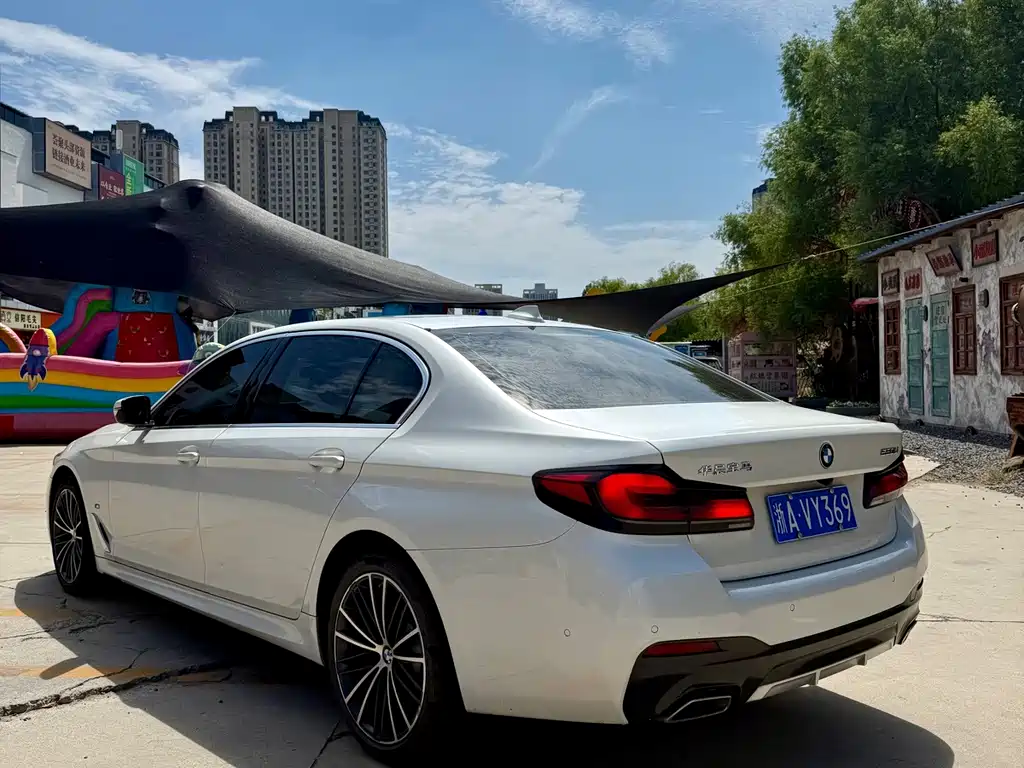 BMW 5 Series — миниатюра 9