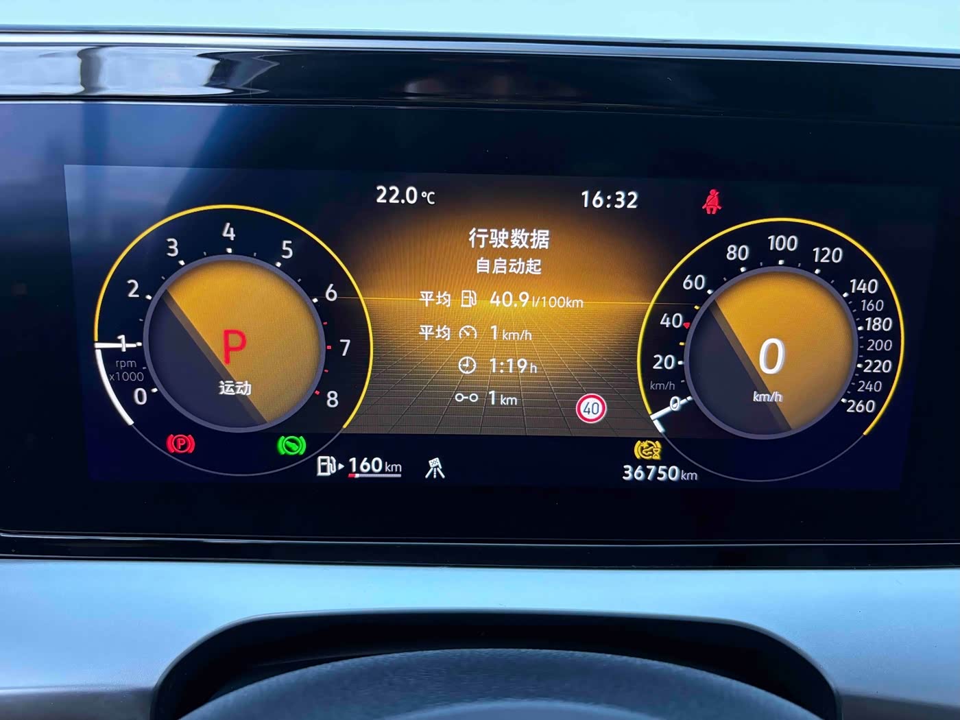 Toyota Corolla 1.4 л 2024 г. Серебристо-серый, пробег 36000 км