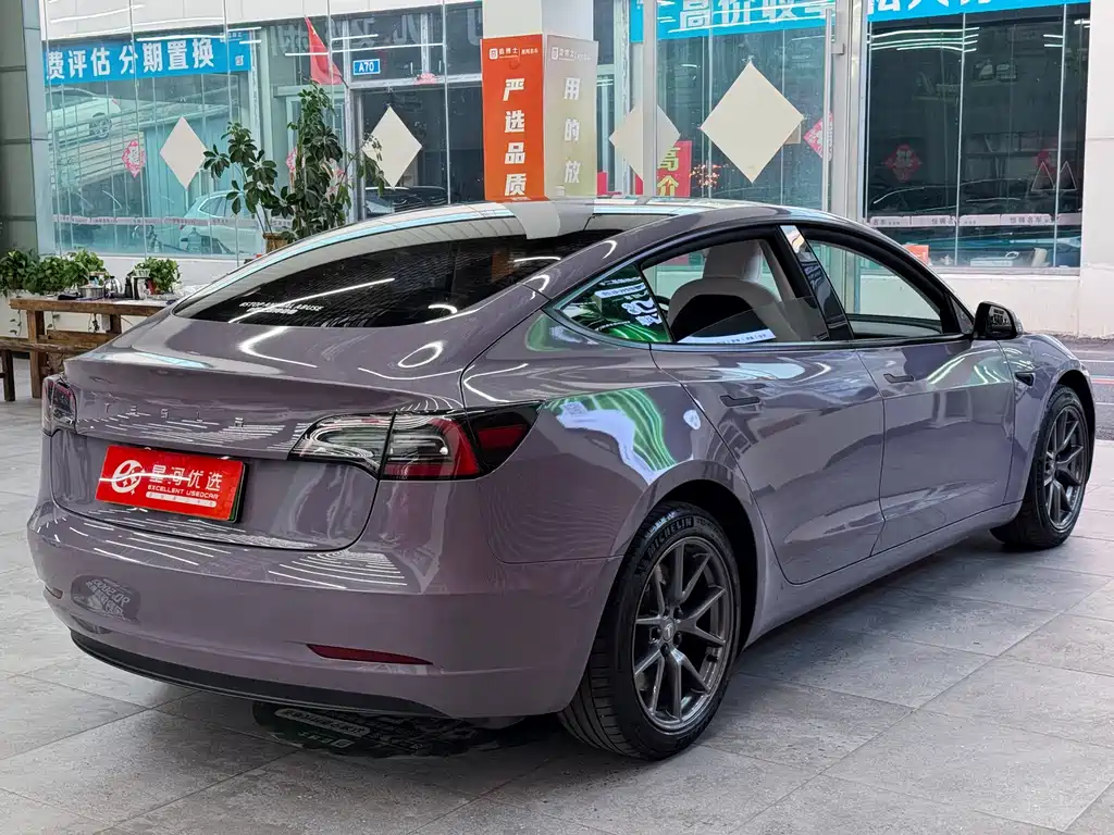 Tesla Model 3 — миниатюра 7