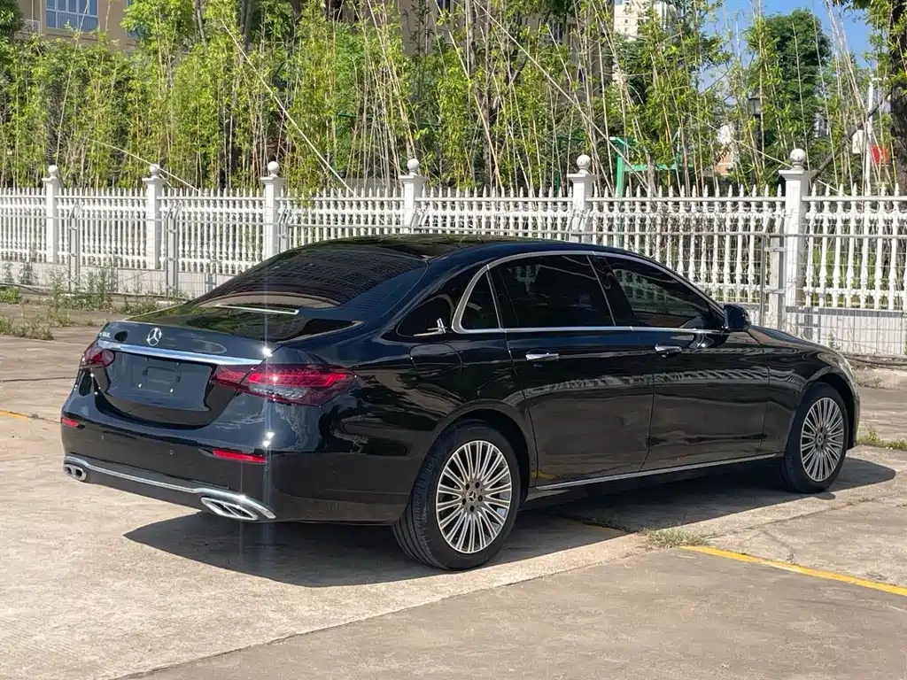 Mercedes-Benz E-Class — миниатюра 6