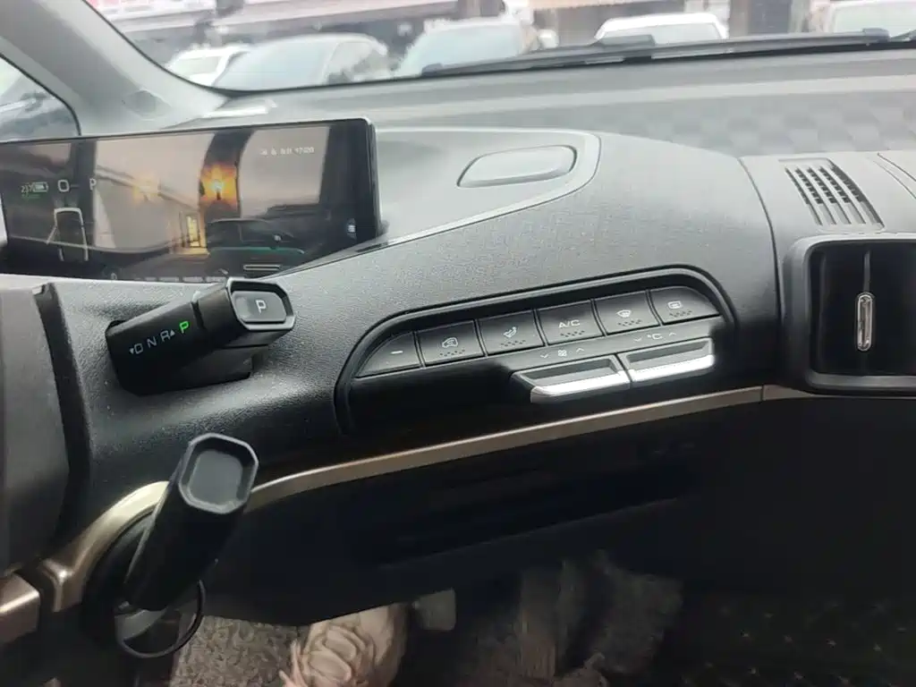 Baojun KiWi EV — миниатюра 13