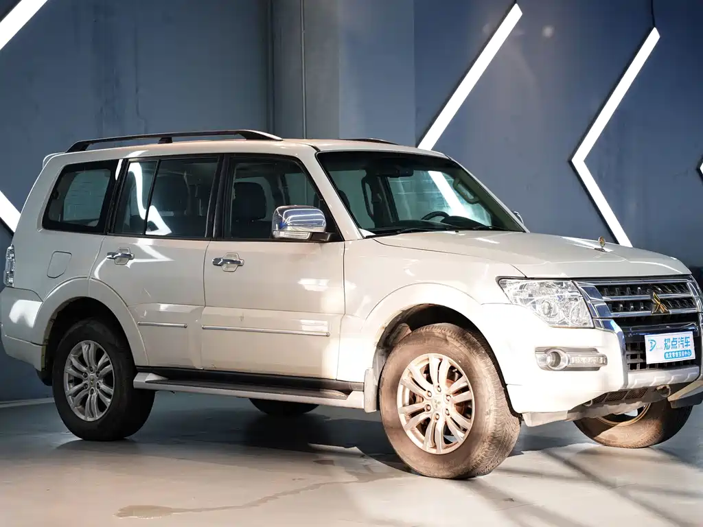 Mitsubishi Pajero (Import) — миниатюра 3