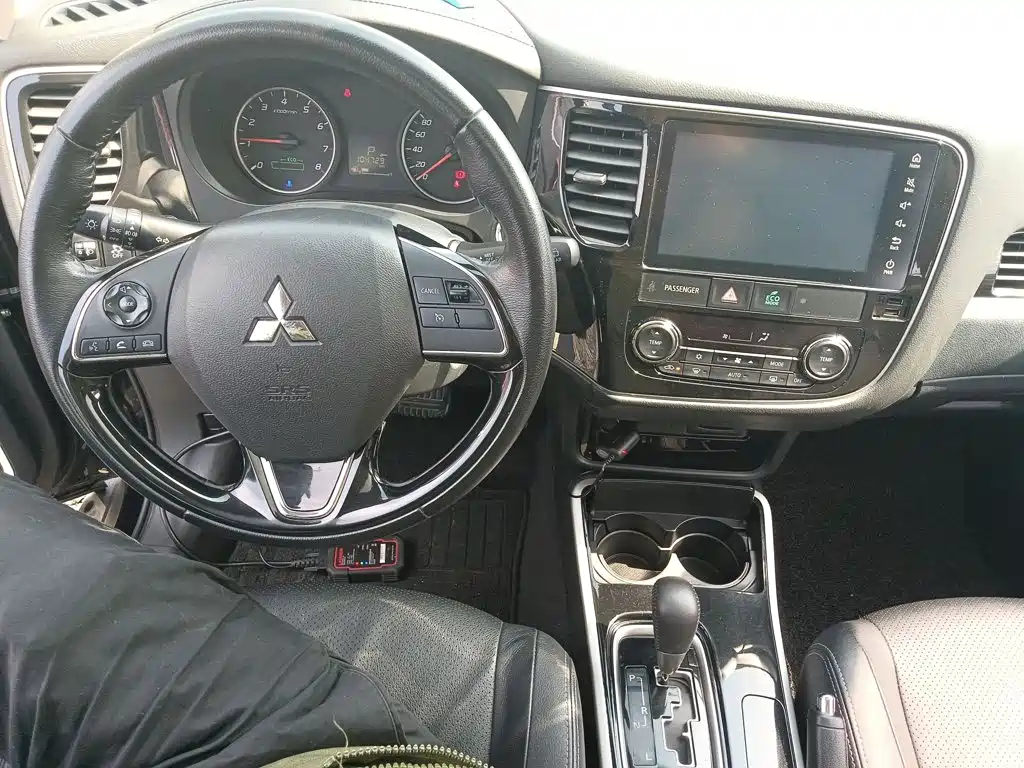 Mitsubishi Outlander — миниатюра 6