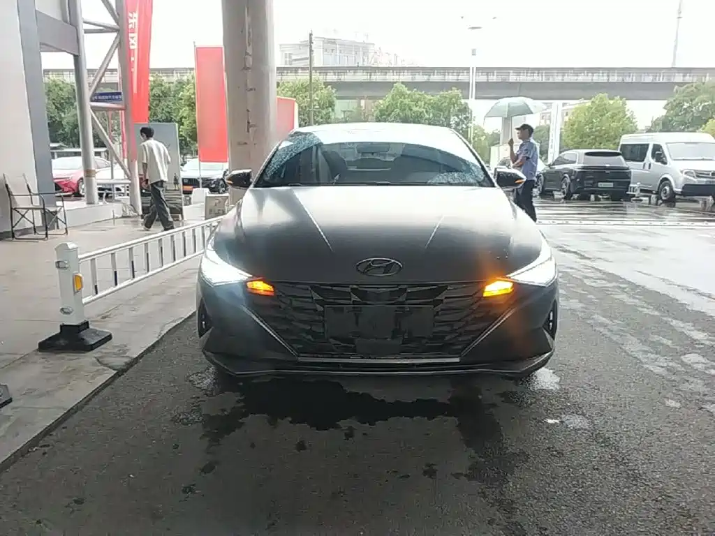 Hyundai Elantra — миниатюра 3