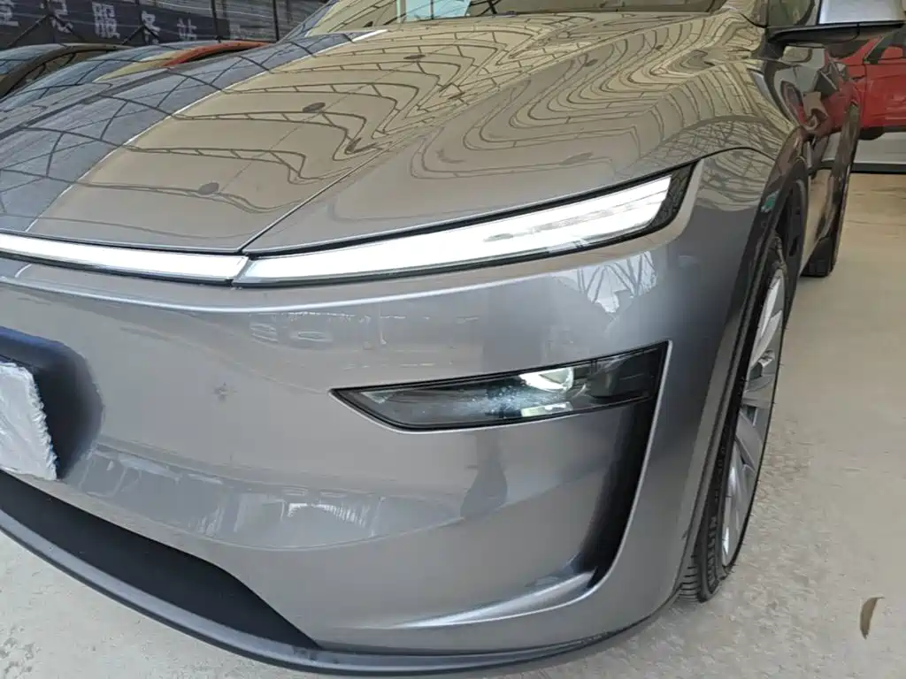 Tesla Model Y — миниатюра 24