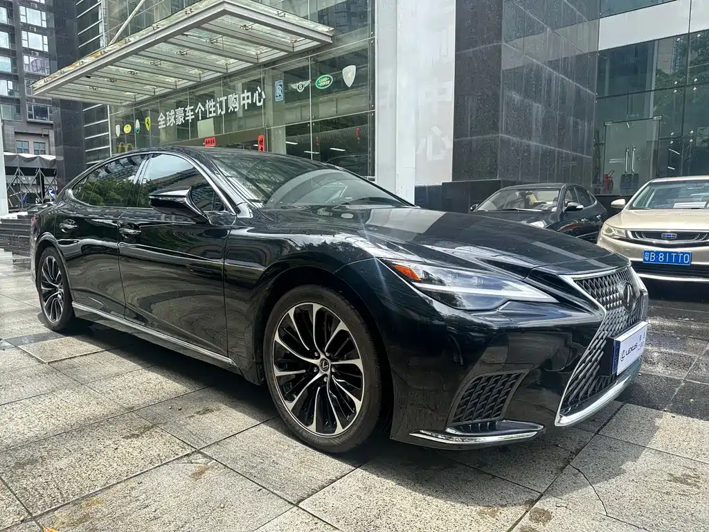 Lexus LS — миниатюра 3