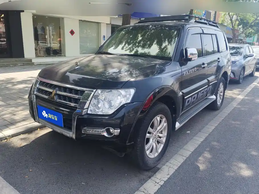 Mitsubishi Pajero (Import)
