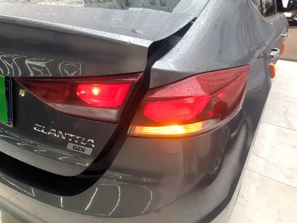 Hyundai Elantra — миниатюра 8