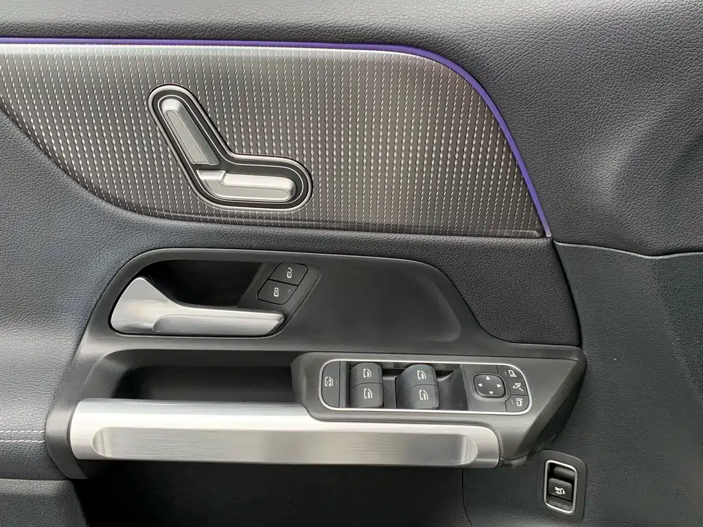 Mercedes-Benz GLB - фото 23