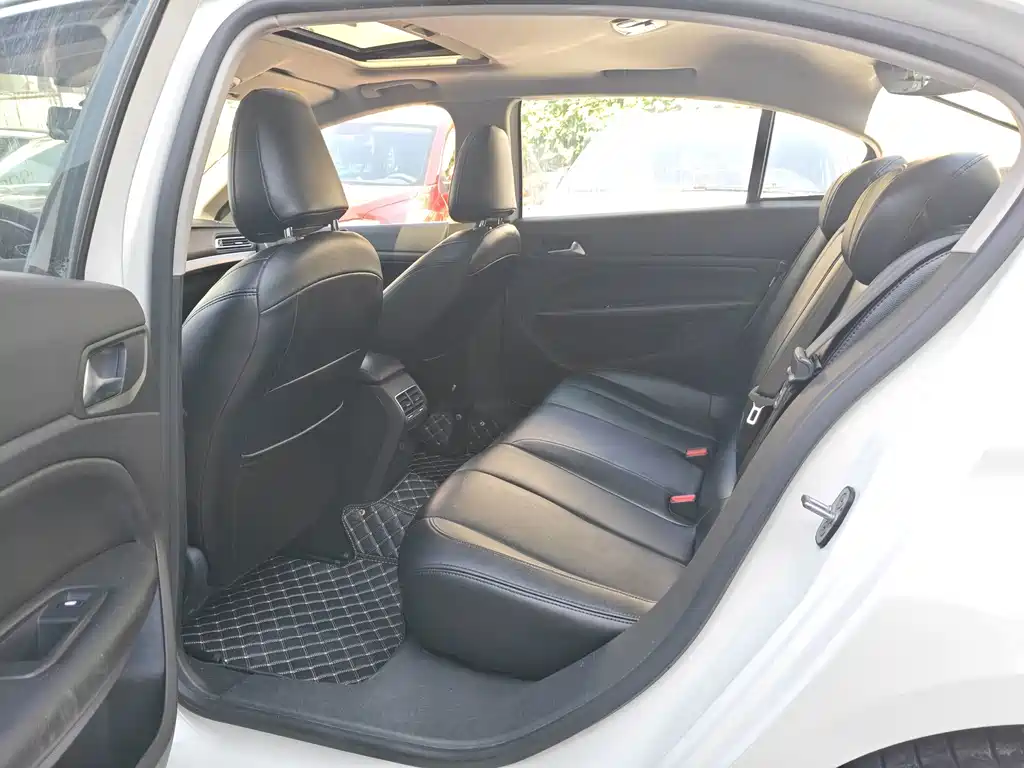 Peugeot 408 — миниатюра 5