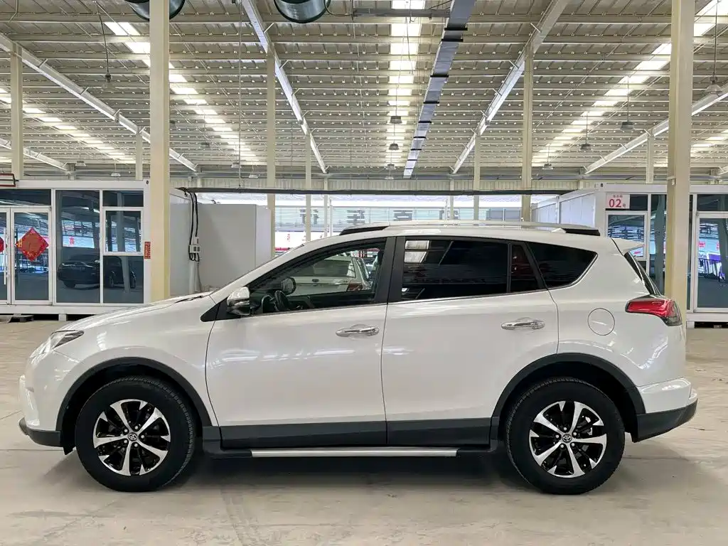 Toyota RAV4 — миниатюра 7