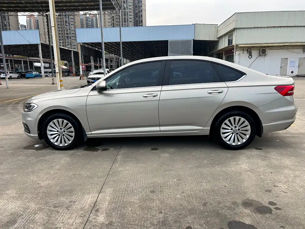 Volkswagen Lavida — миниатюра 5