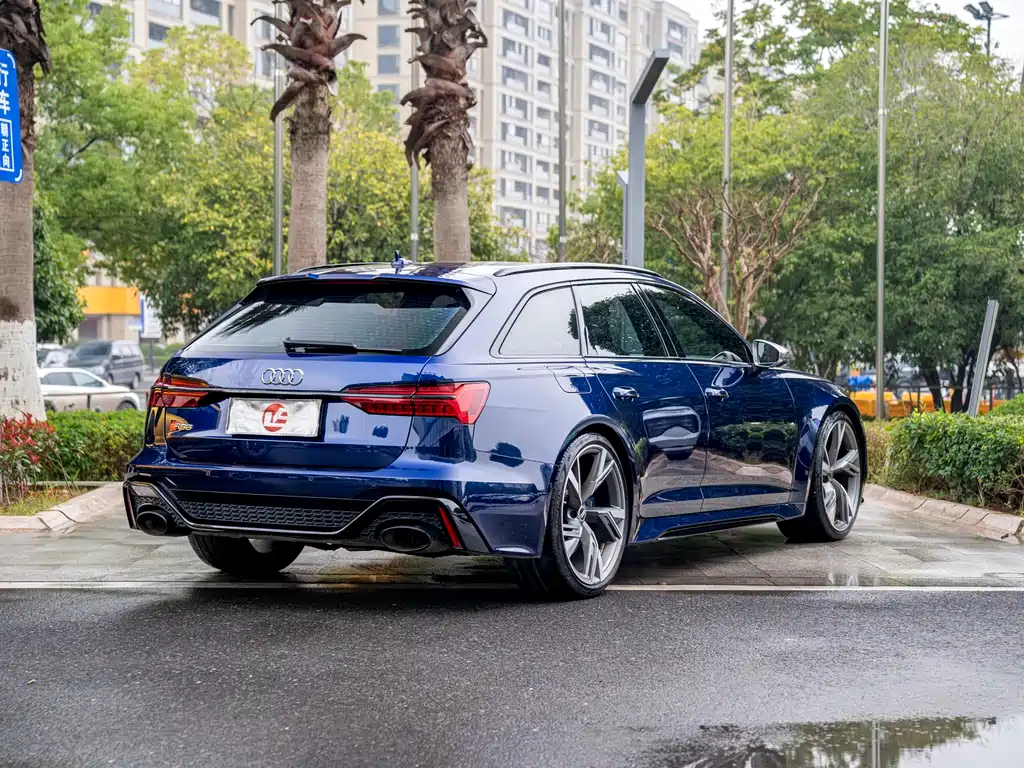 AUDI RS 6