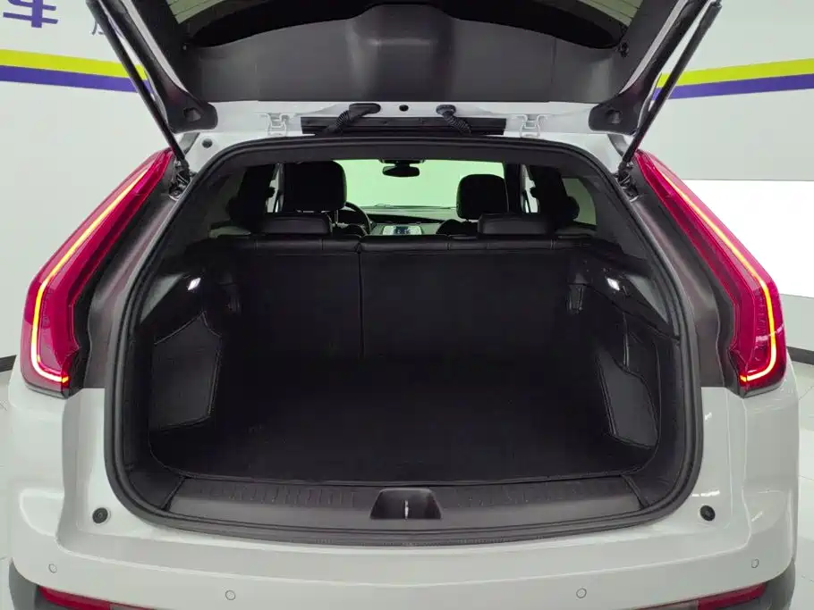 Cadillac XT4 — миниатюра 4