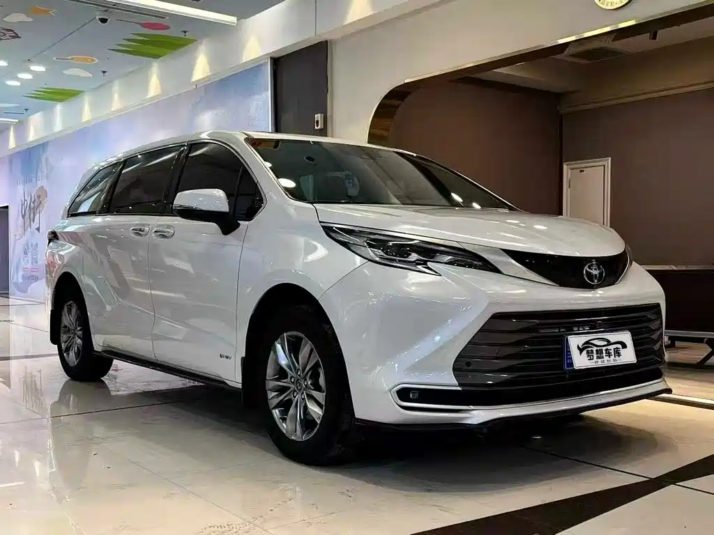 Toyota Sienna 2024 2.5L Luxury