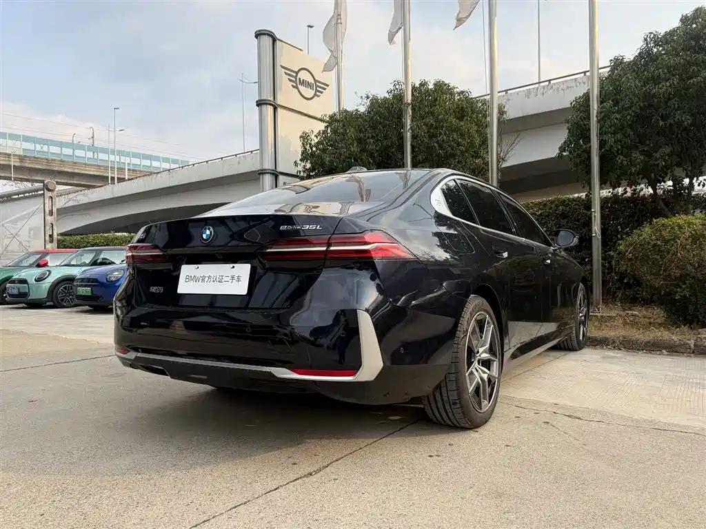 BMW i5 2024 eDrive 35L Premium Luxury