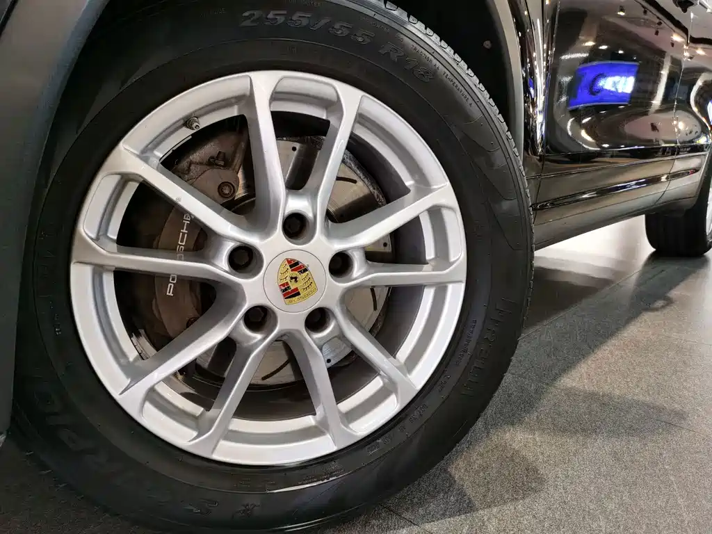 Porsche Cayenne — миниатюра 17