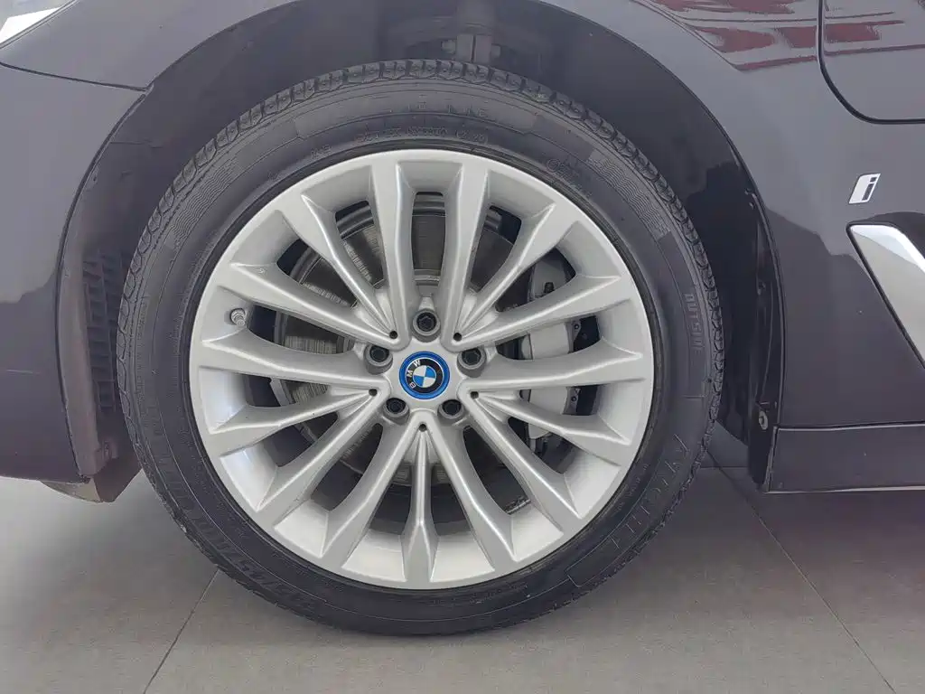 BMW 5 Series New Energy — миниатюра 17